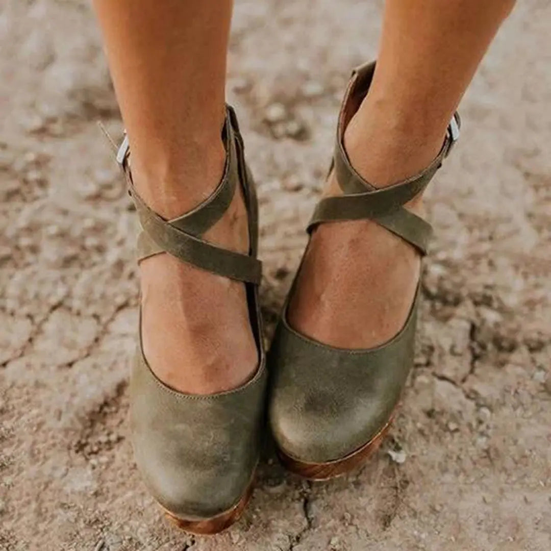 Vera | Elegant Wedge Heels with Closed Toe & Ankle Strap oaklynwear