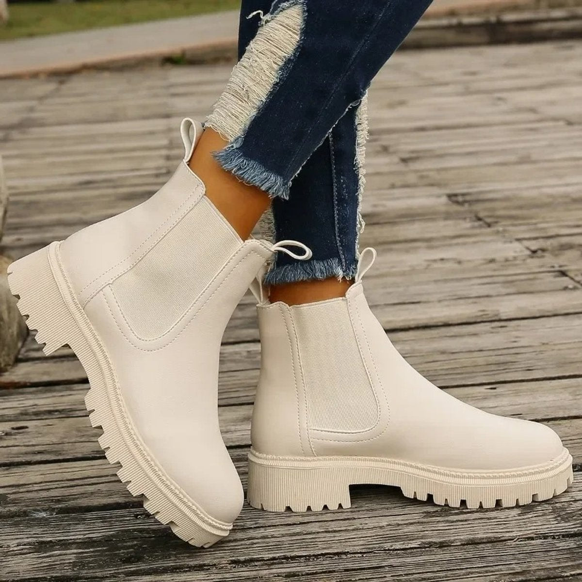 Women's platform Chelsea ankle boots with elastic side panels and chunky lug sole