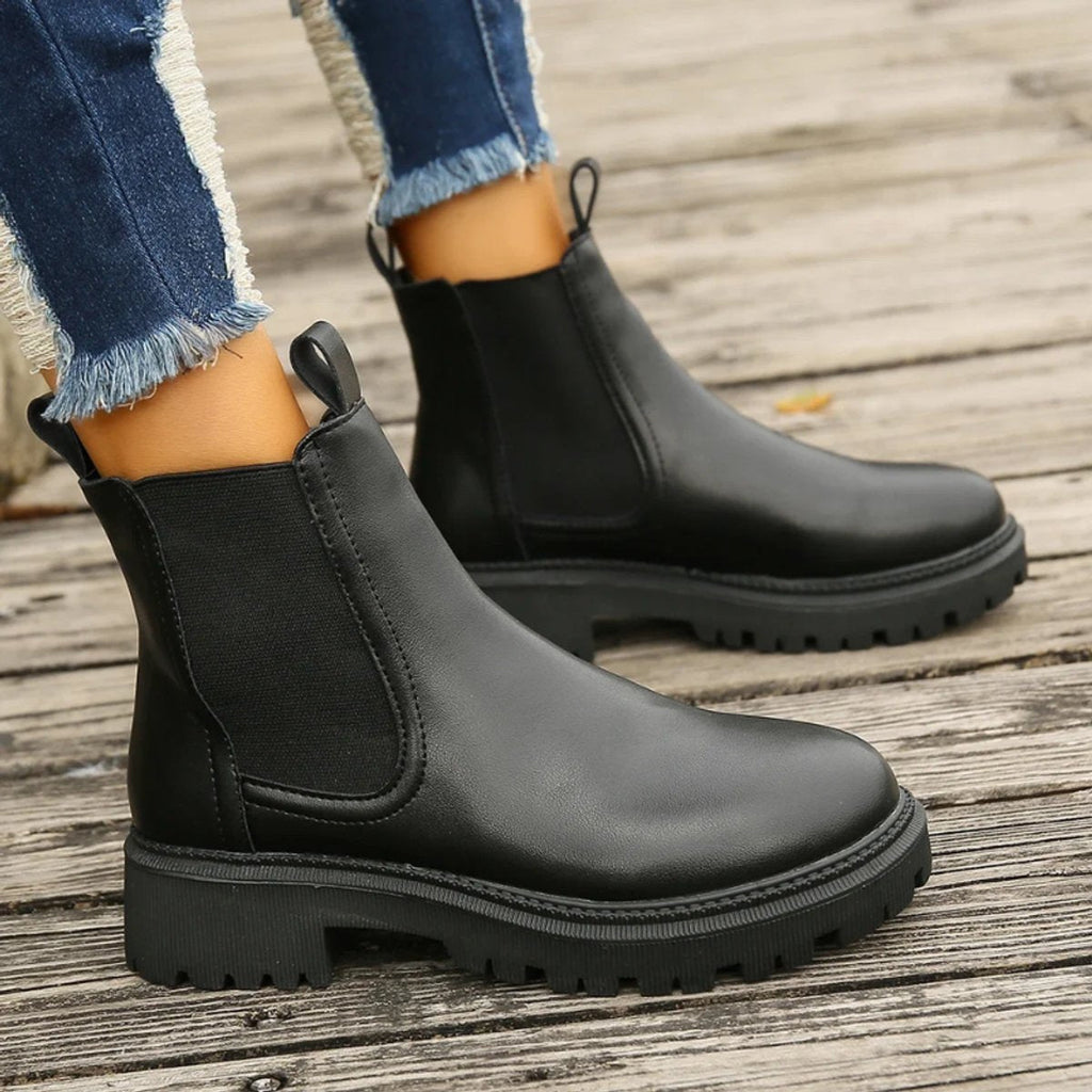 Women's platform Chelsea ankle boots with elastic side panels and chunky lug sole - view 15