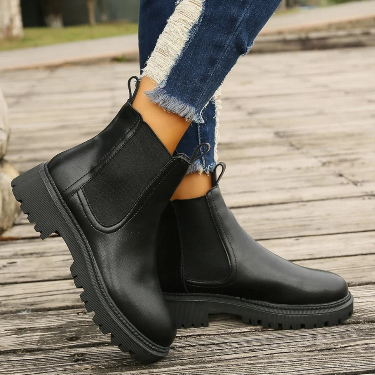 Women's platform Chelsea ankle boots with elastic side panels and chunky lug sole - view 5